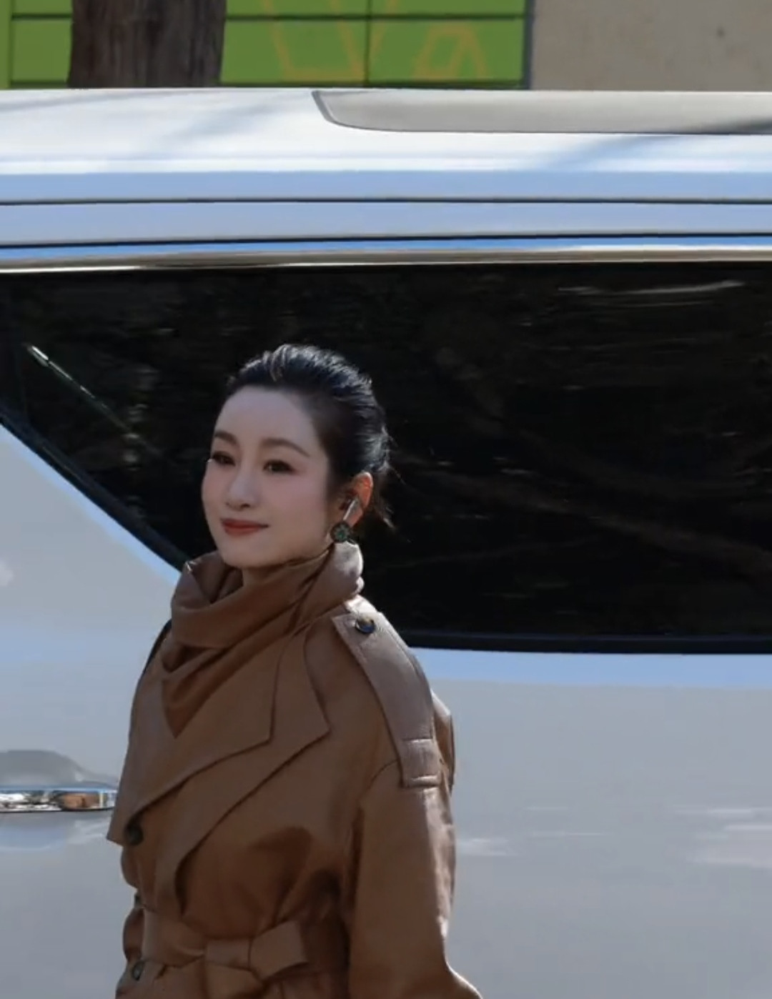 她的衣品越来越好，高大上有气场