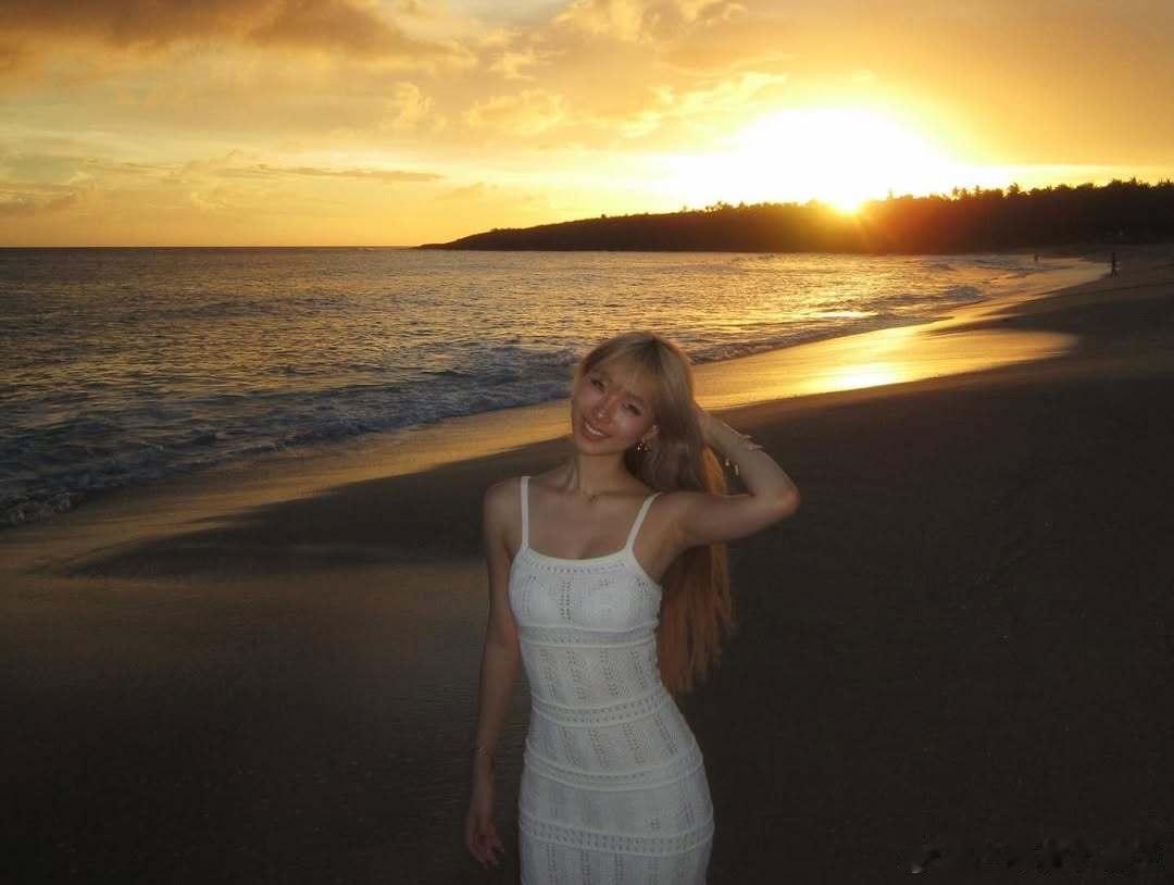 小S大女儿elly晒度假照小S大女儿elly晒新发色小S大女儿elly晒度假照