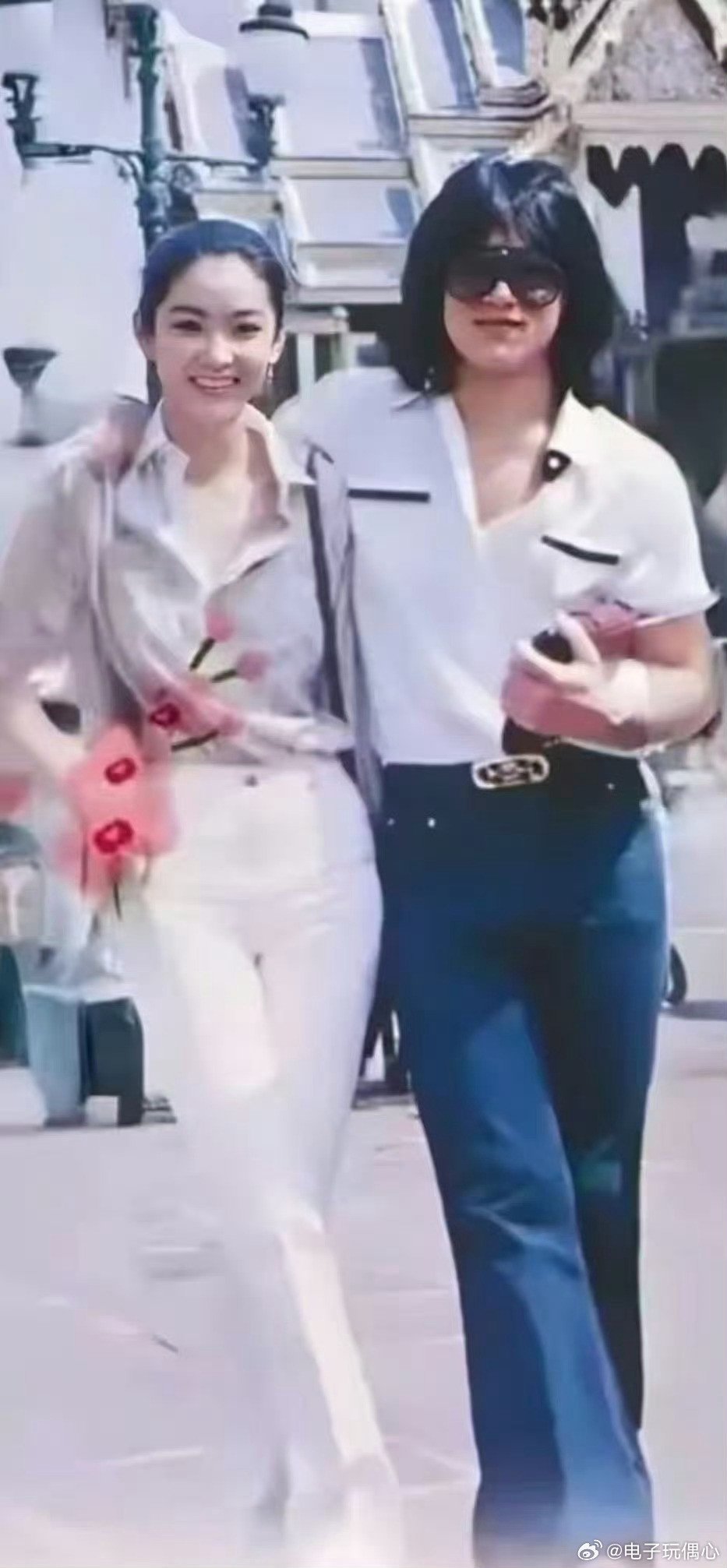 当时的林青霞估计头都大了，这躲还是不躲好啊！