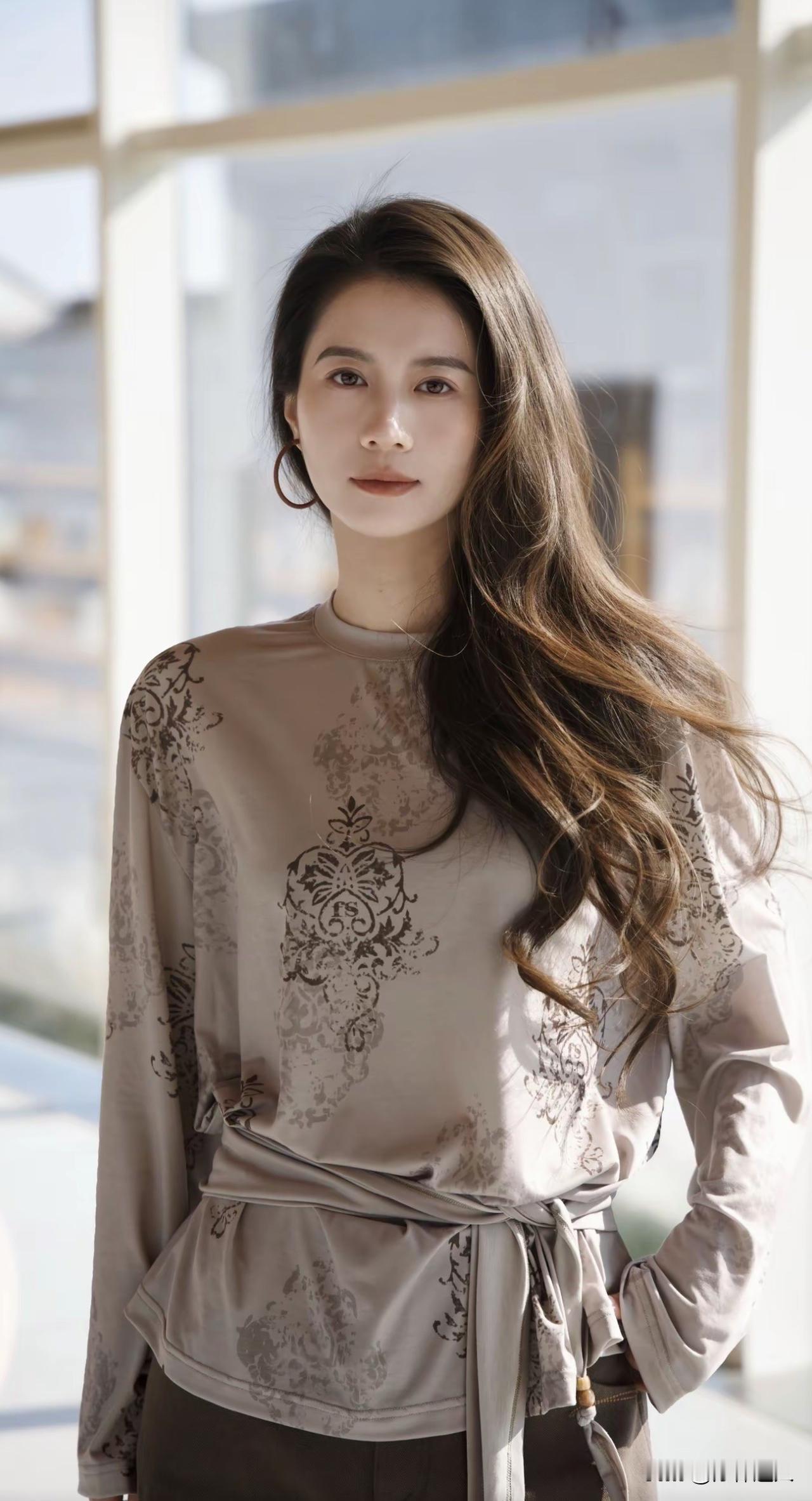 新思维：为何百姓最恨“人模狗样”之徒市井坊间，“人模狗样”从来不是简单的调侃