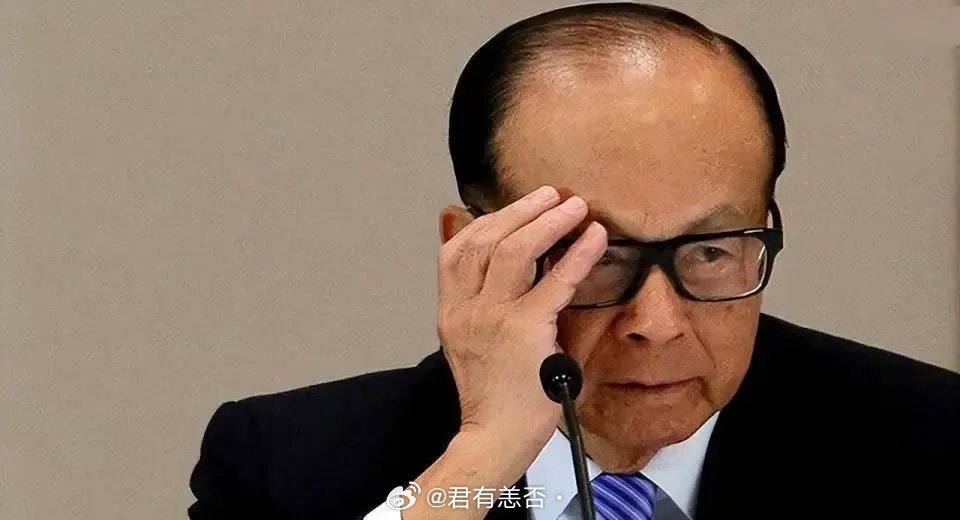 李泽钜不获续任，港府把“体面”写得明明白白。这事没给李家留一丝情面，也没有一丝遮