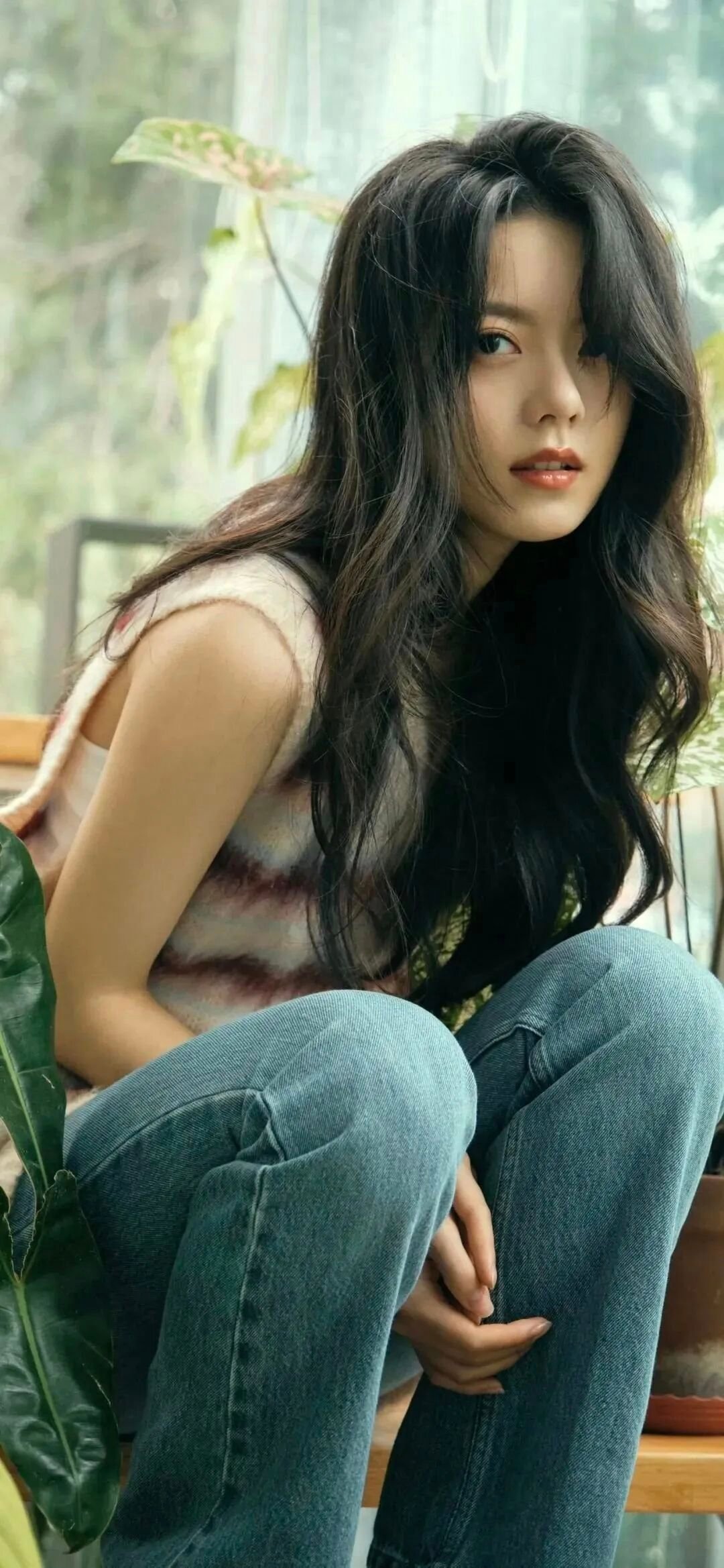 赵今麦00女演员中坚力量赵今麦无疑是00后女演员中的中坚力量，她以童星起步却未困