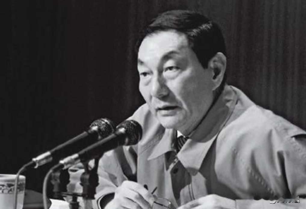 朱镕基总理是继周总理之后又一位全心全意为人民，廉洁奉公为国家两袖清风的国家领导人