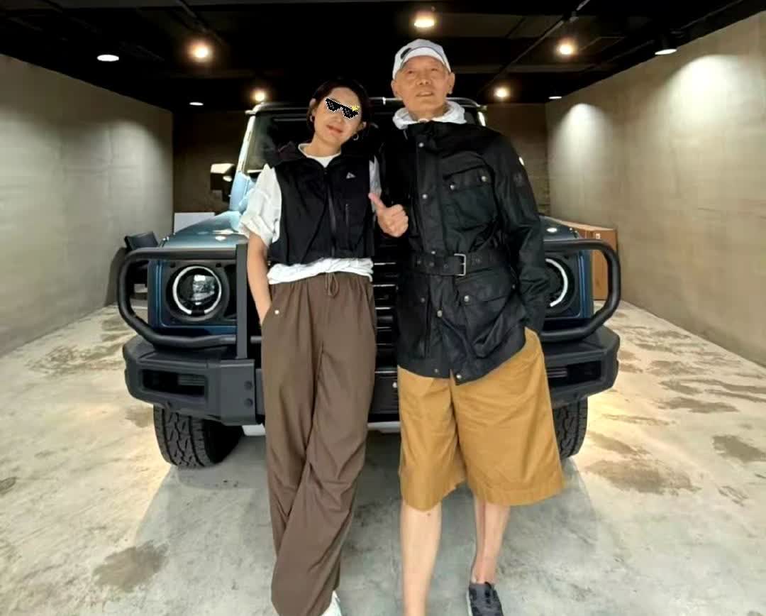 人有钱真好，68岁的葛优大爷花了90多万提的越野车。大爷身材消瘦，但是人家看中了