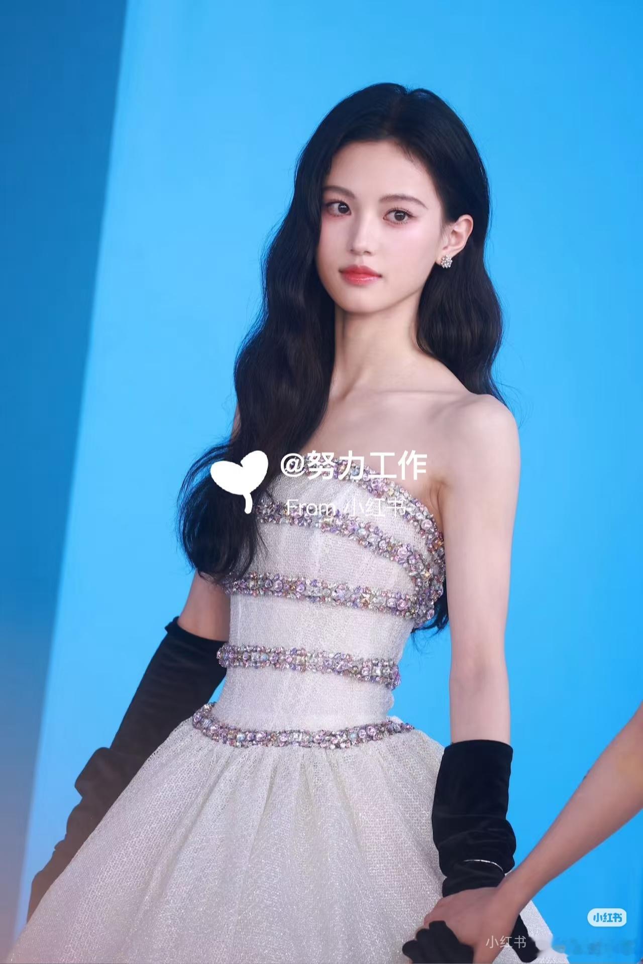 沈羽洁真的条顺，就是眼睛里缺了点抓人的感觉，气场弱了点