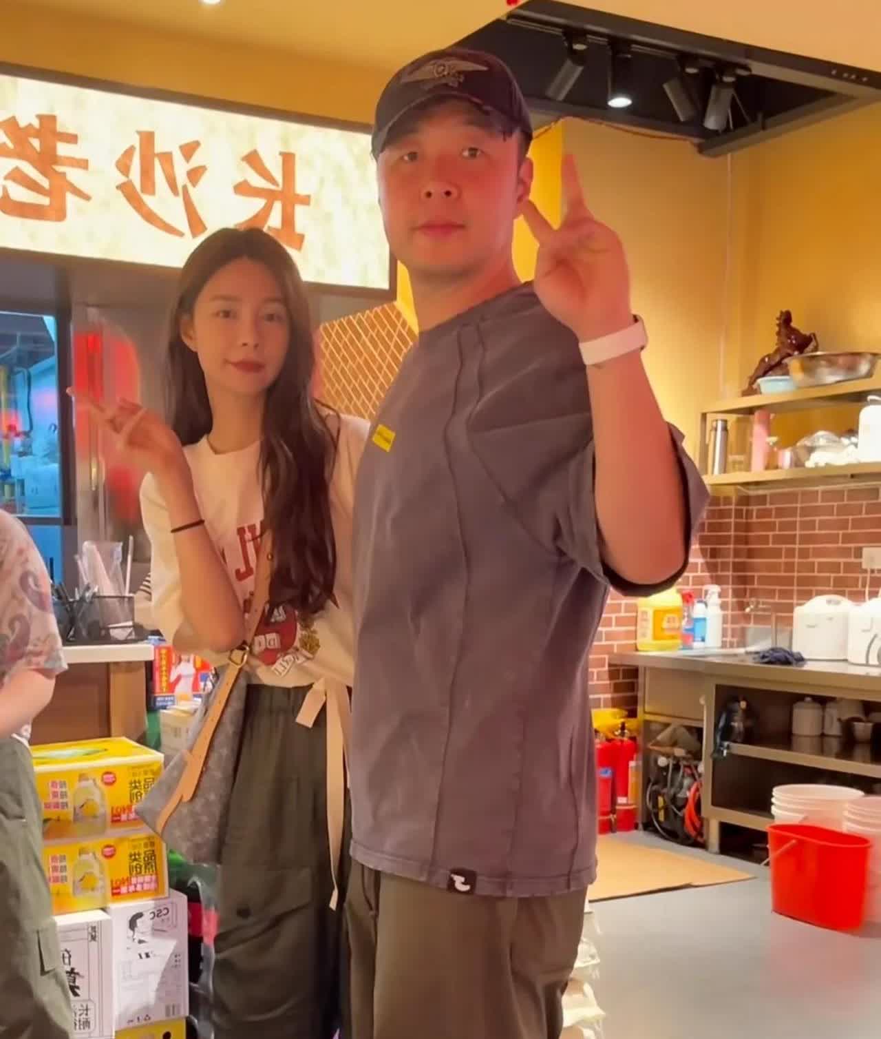 真是没想到杜海涛夫妇线下居然是这样子的！5月13号，有网友在长沙游玩的时