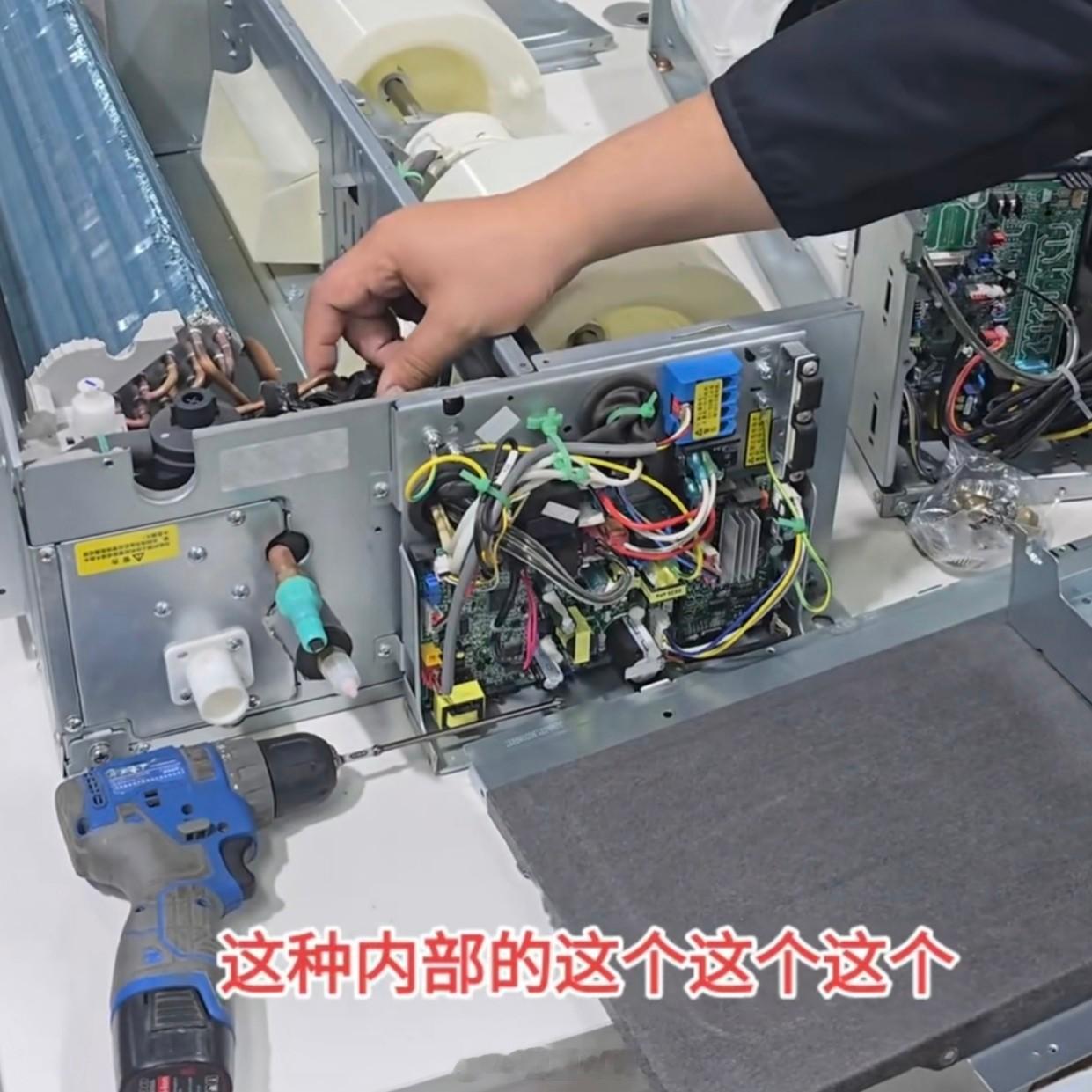 格力高管喊话小米看了空调师傅自己拆的空调，左边格力，右边小米，只能说小米的含