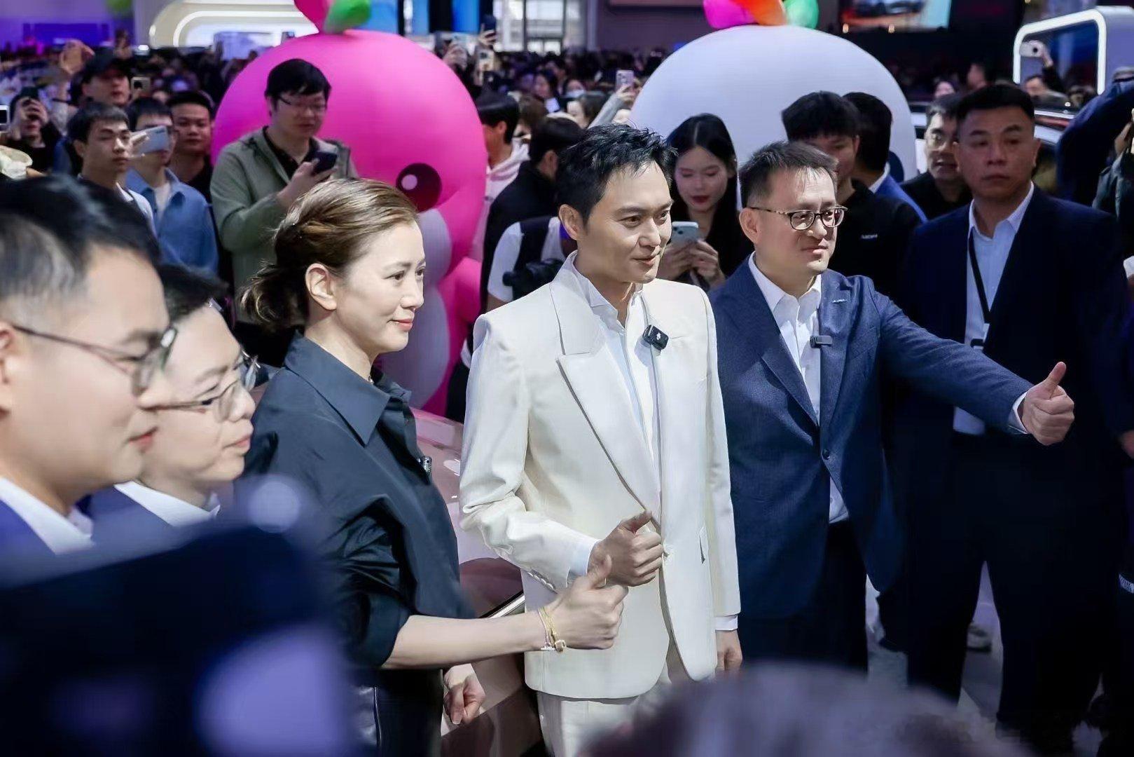 今天大家逛车展，都见到明星了吗？