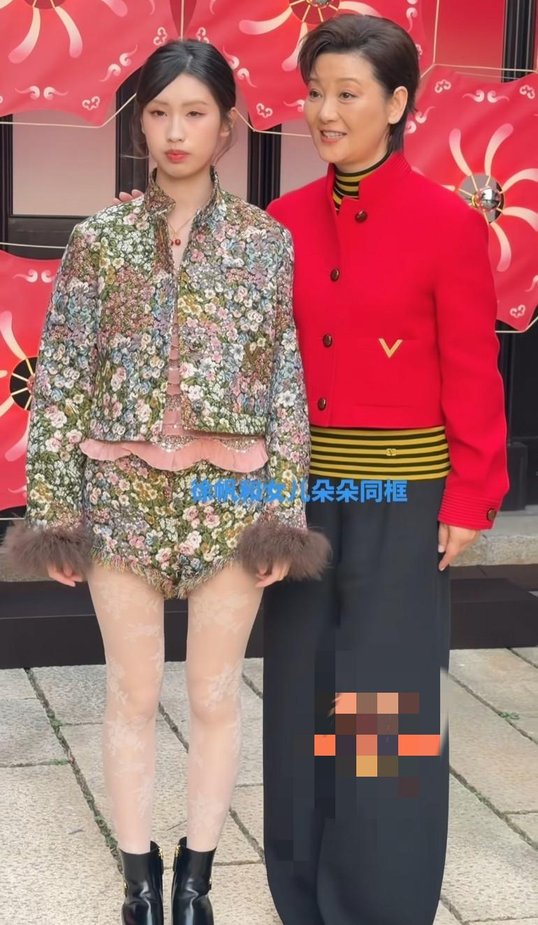 光这个上衣就21980元，这孩子绝对冯小刚亲生的，这裤子平角的会不会好看点鼻子