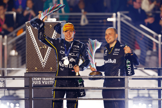 美国队长! 维斯塔潘周末夺冠后, 比肩汉密尔顿&舒马赫的纪录