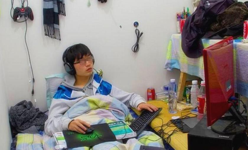 “新型啃老”，不工作也不问父母要钱，比传统啃老更可怕，年轻人为何踏上这条“不归路