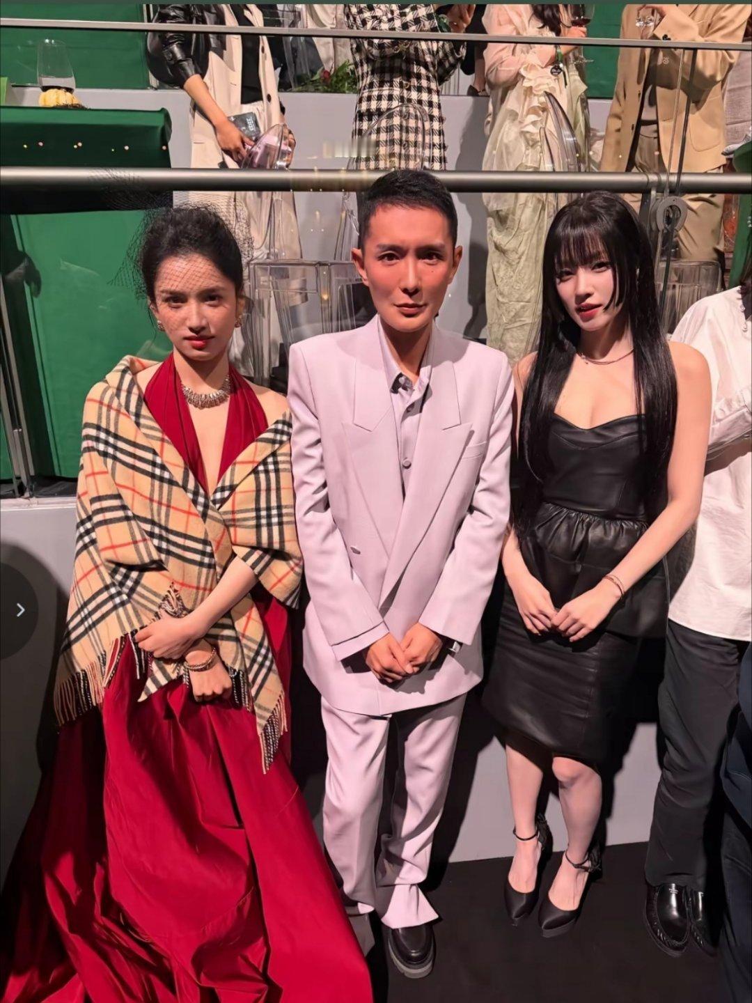 宋威龙给仨人拍的雷霆合照