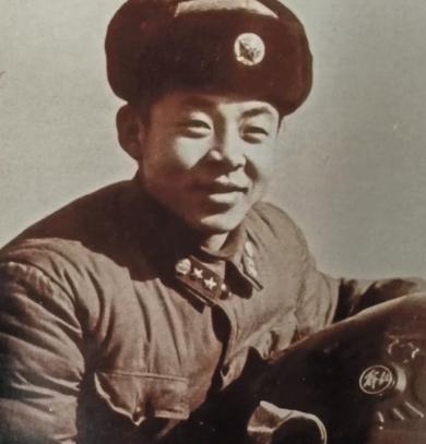1962年，雷锋被木杆砸中头部不幸牺牲！40年后，现场鉴定人说出了事故细节：难以