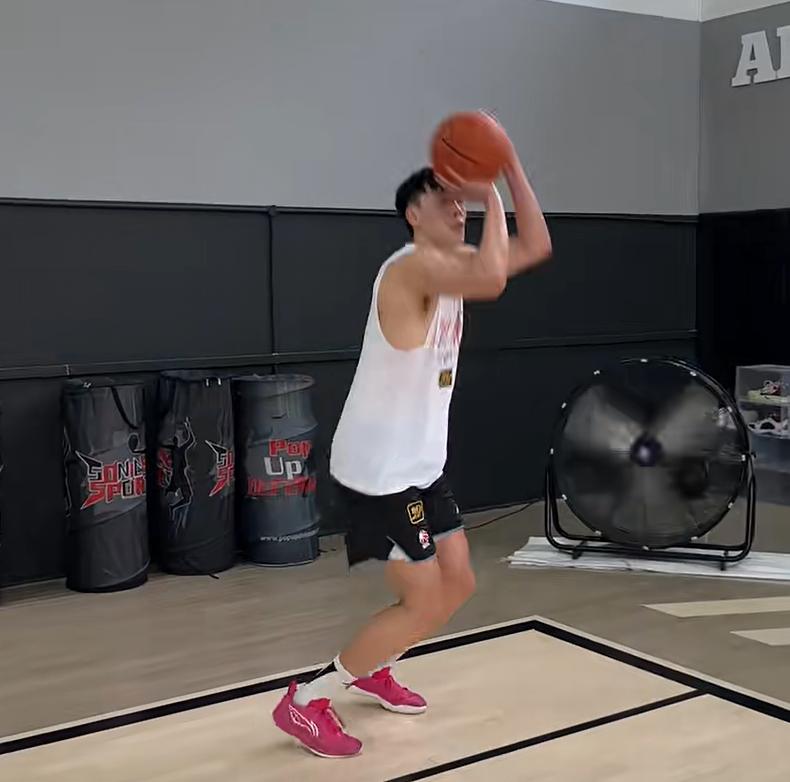 广东队迎来好消息！2米05锋线悍将正式恢复训练，有望赶上CBA季后赛从广东队现