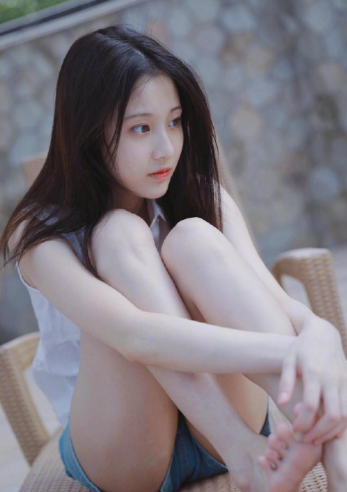 张慧雯的清纯小性感妆造，超不错的，很可以！