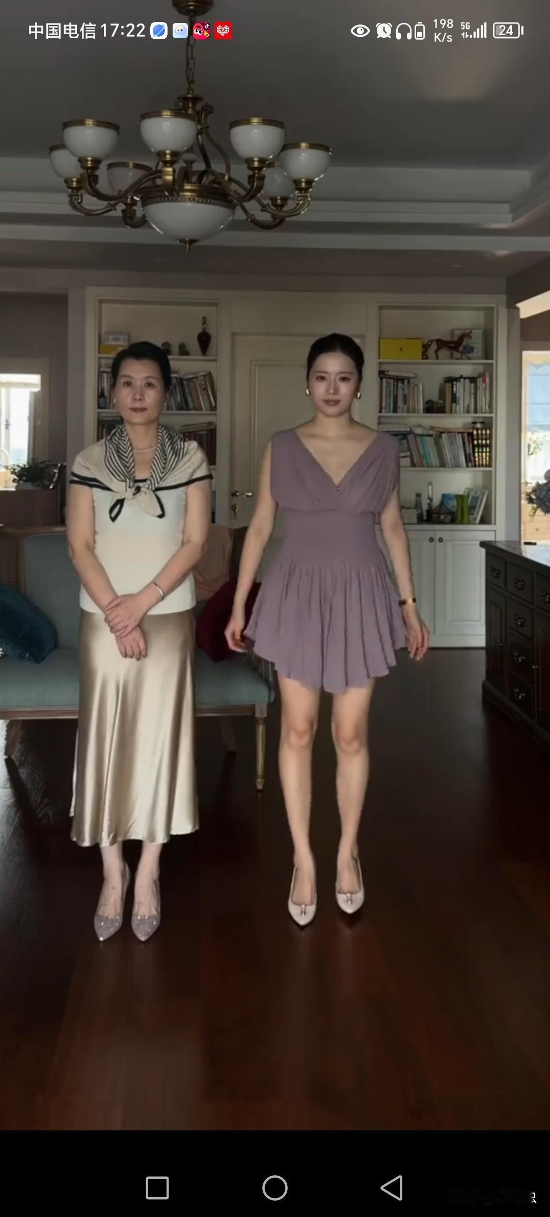 这妈妈太有气质了，如果给妈妈年轻10岁，女儿真的不一定有妈妈漂亮。