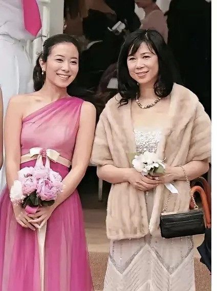 豪门姐妹花感情真好惊！豪门阔太徐子淇居然有个不嫉妒她的妹