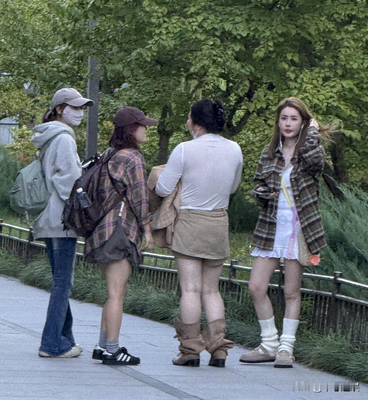 网红，不能见光真的，再美，一见光，和普通人也没啥两样甚至还不如普通人。