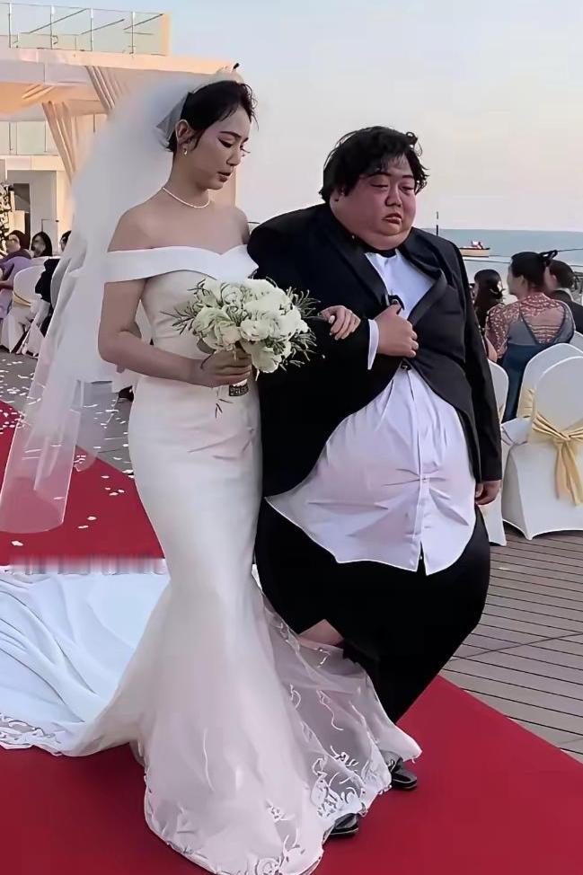 郎才女貌！女孩择偶不止于皮囊，人不可貌相，不可以貌取人，感觉这样的婚姻，