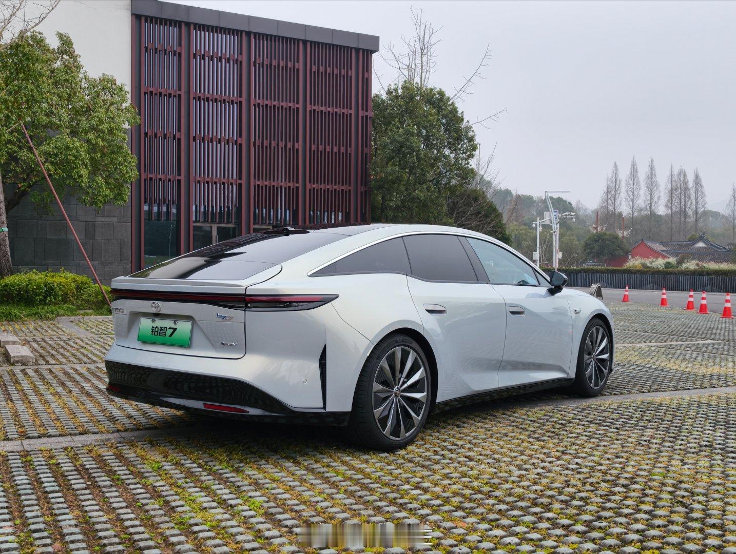 谁会买广汽丰田铂智7？试驾这台车之前我有过相同的疑问，并且我和我的家庭成员以及朋