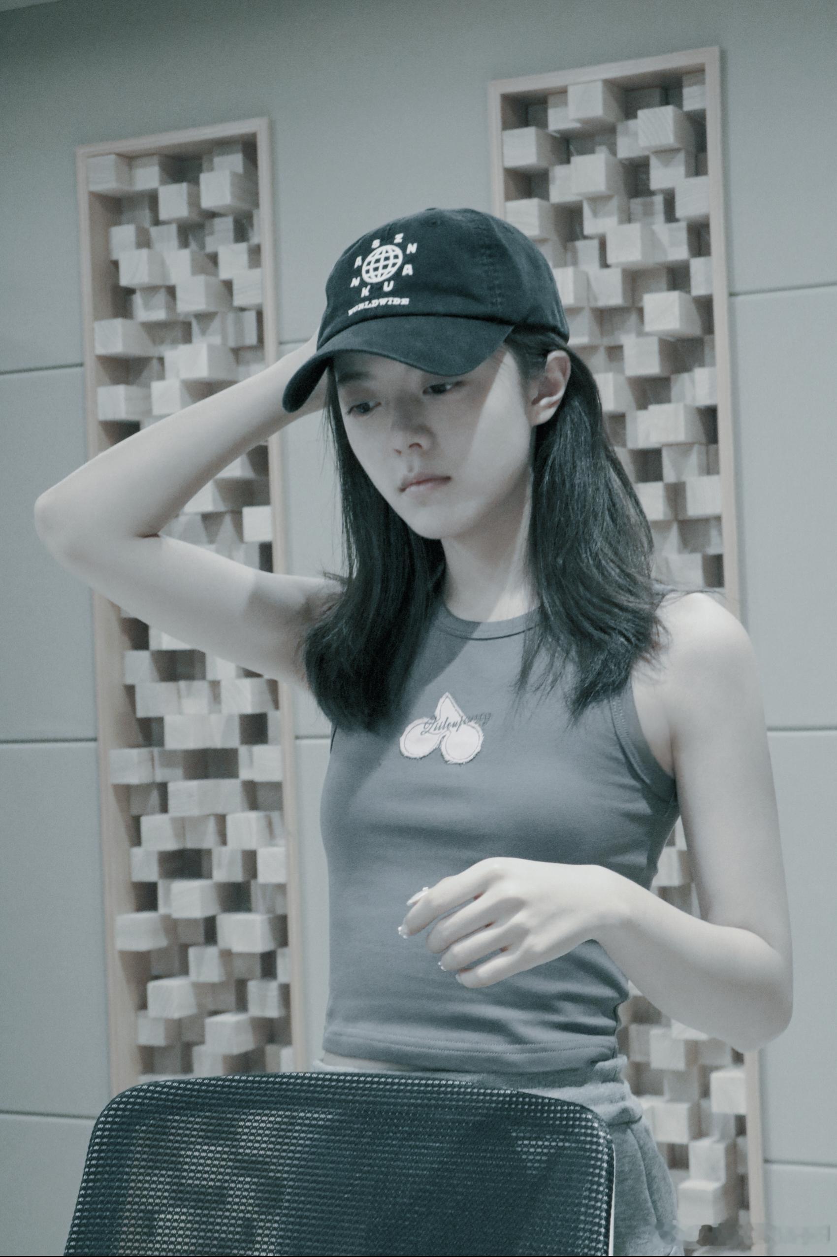 素颜的神🌾赵今麦