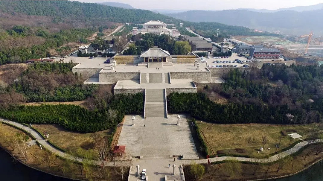 中国十大帝陵都在哪些地方呢？让我来告诉你！第一名是位于陕西延安的轩辕皇帝陵，第二