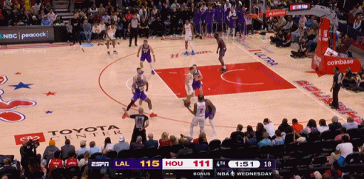 致命的失误啊事实证明，最后时刻永远不要相信申京！申京是该传的时候不传，不该传