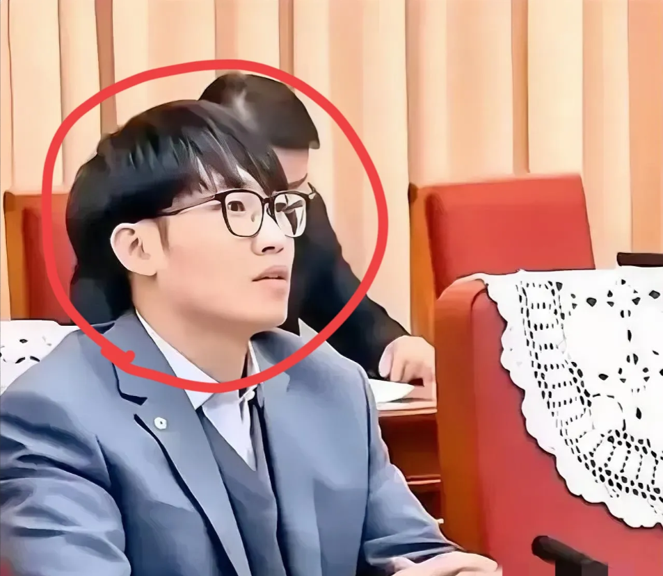DeepSeek这回怕是真要拍大腿了！谁能想到，让他们闹心的不是那掉了七成