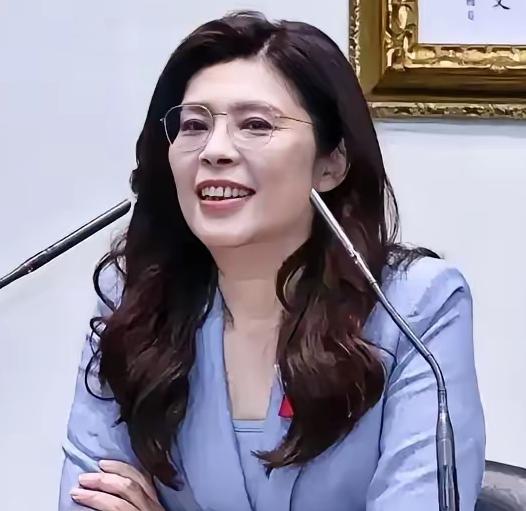 大陆对台耐心耗尽！岛内作家雁默曾在一篇评论文章中提出：“我相信统一的既定步调已经