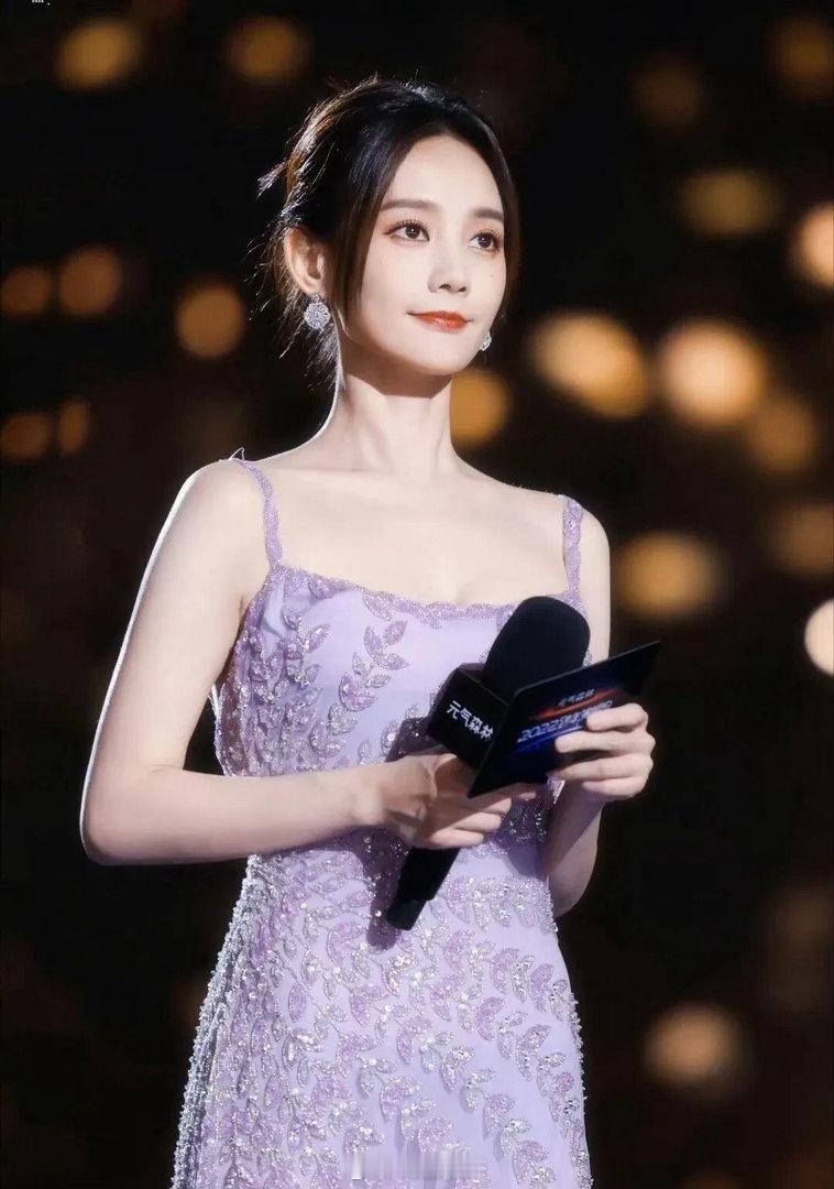 李一桐很有韵味，人美身材婀娜，安欣怎能忍？​​​