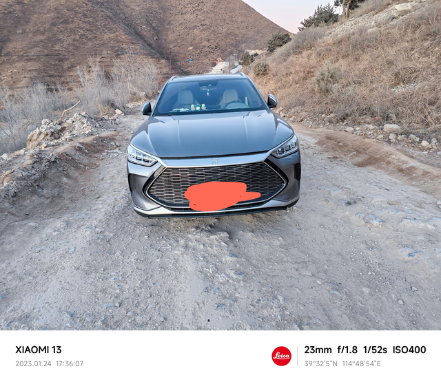 这个车一点山路不能走大家注意了车刚跑没有五千公里出头，走一小段土路，抛锚了，晚