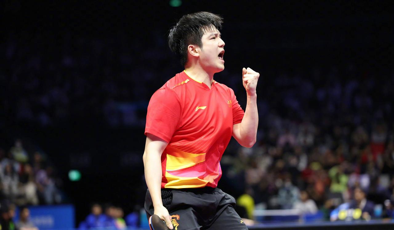 一发不可收拾！樊振东赢了世一王楚钦，再赢世二林诗栋，这不，刚刚又赢了世三梁靖崑。