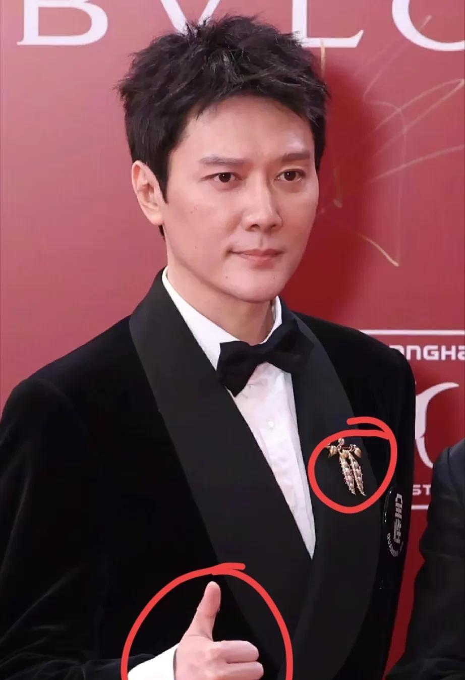 冯绍峰这会儿估计后槽牙都要咬碎了！他怎么也想不到，自己辛辛苦苦养大的儿子居然