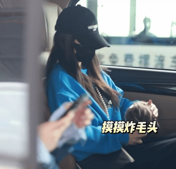 白鹿•白鹿叶璃•白鹿莫离“她听到后眼睛笑的弯弯的，开开心心把小熊抱入怀中”