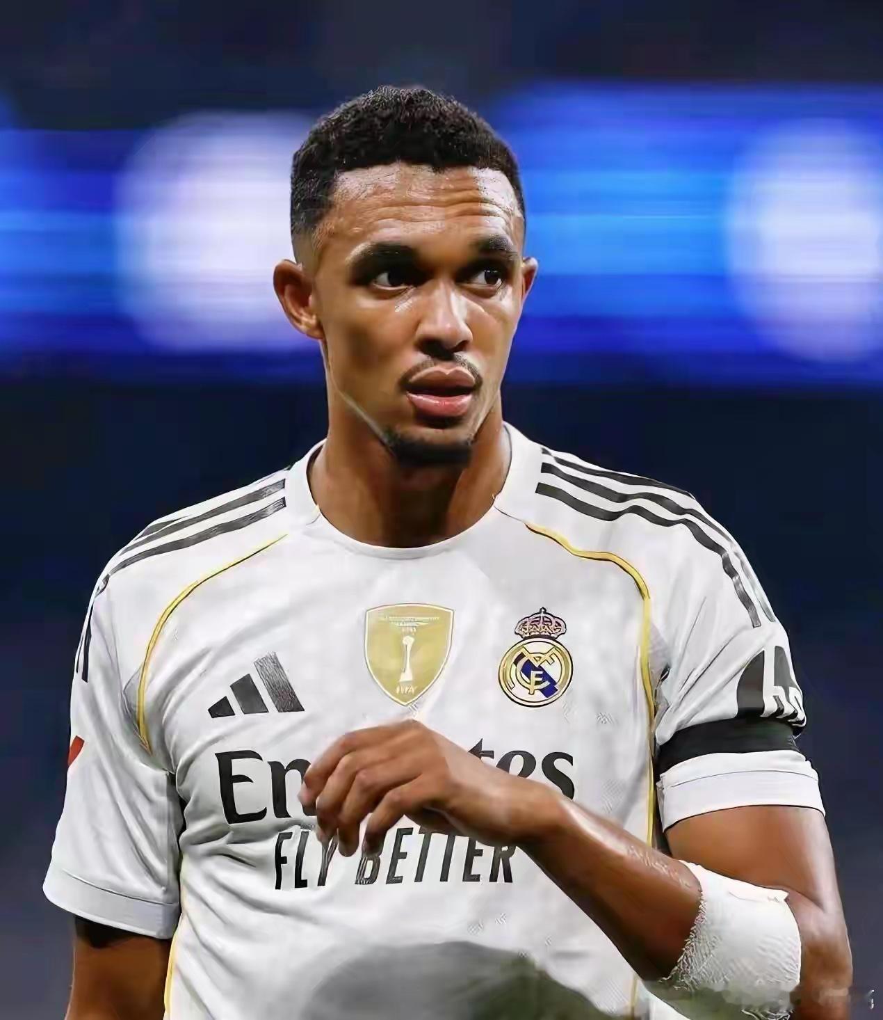 阿诺德加盟皇马仅半季求离队：承诺落空+主力旁落，拜仁已盯上这位失意边卫从利物浦自