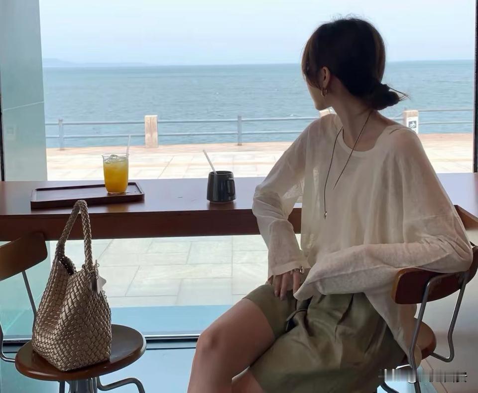 长大后，明白了：人保持体面，要学的知识，真的很多。1.需要每天洗头。