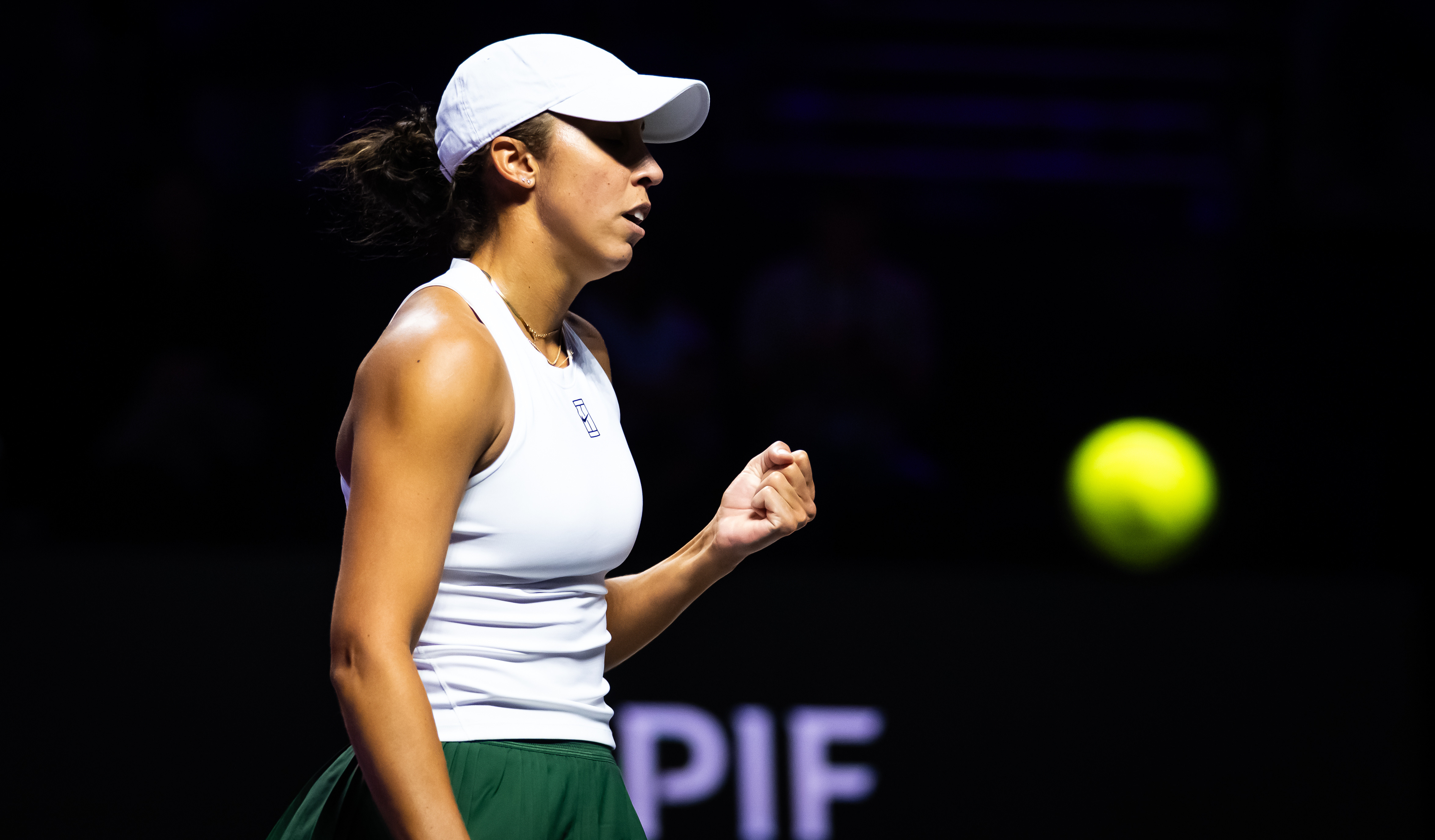 即时战况：正在进行的年终小组赛，凯斯首盘6-4阿尼西莫娃！利雅得WTA年终总决赛