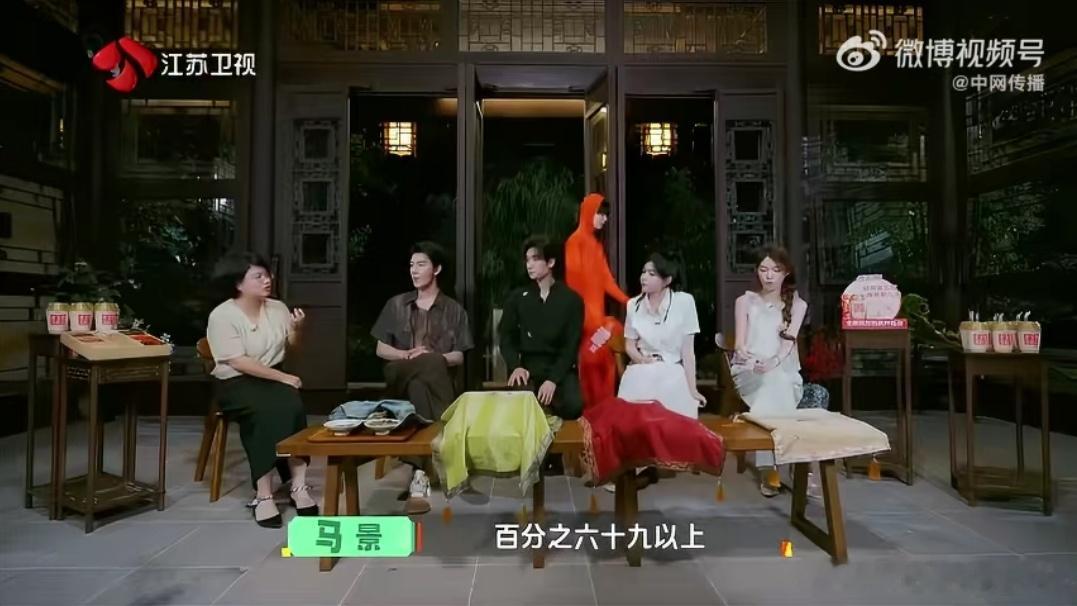 专家证实吃巧克力有助于缓解痛经经期疼到蜷在床上的姐妹有福了！专家说经期前三天，