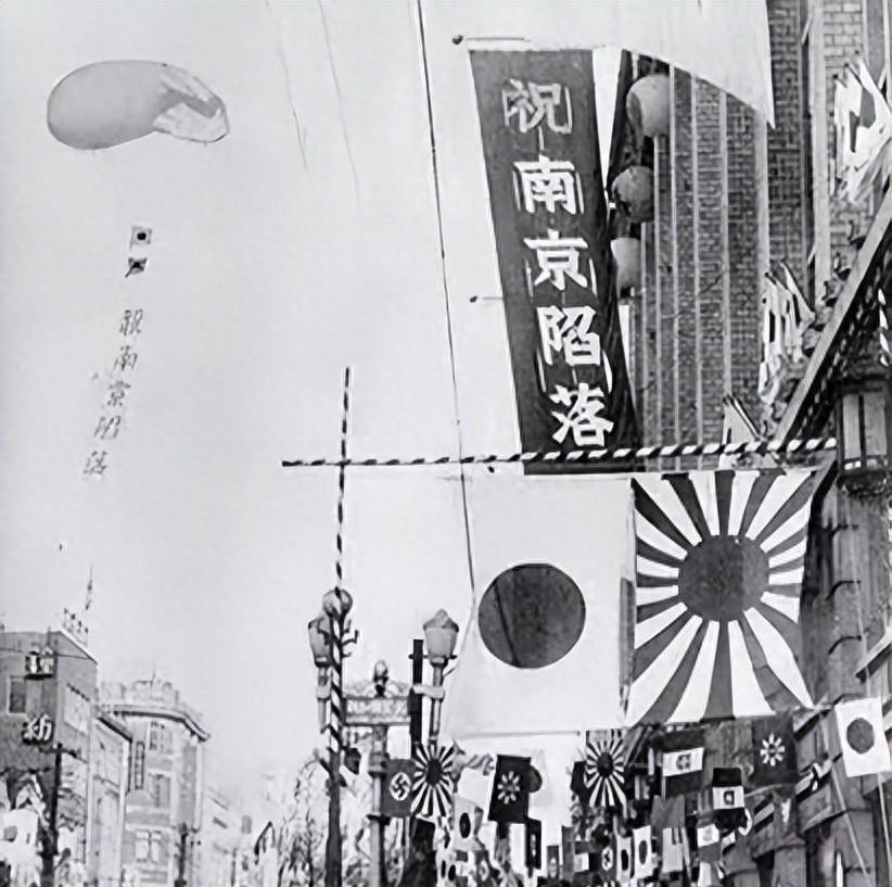 1937年，日军攻入南京，军官庆祝时突遭利斧袭击，刀光下的场面令人心惊！193