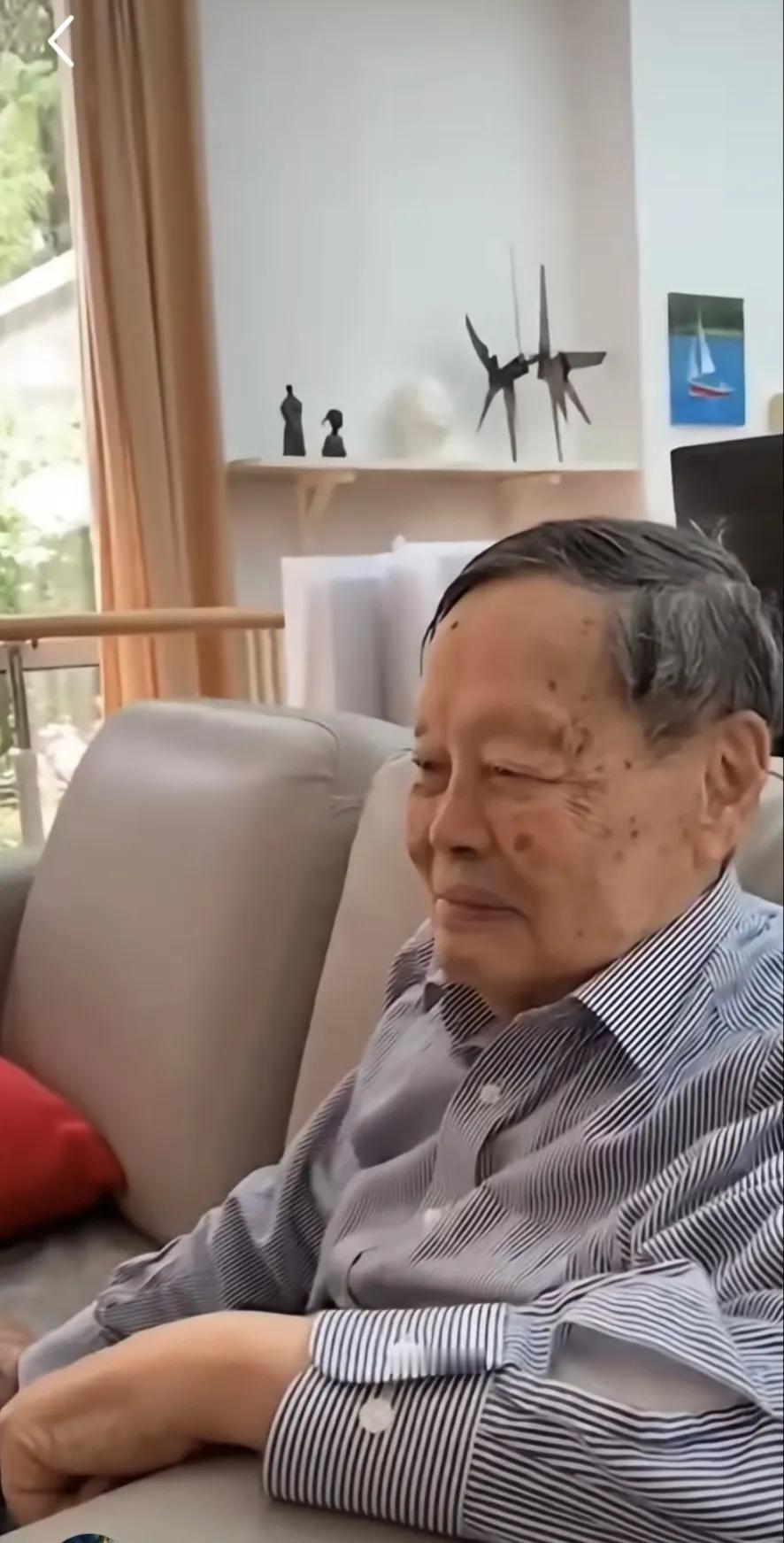 家庭环境好，更养人啊：杨振宁教授的家近日曝光，虽然不是特别豪华，但是舒适、干净，
