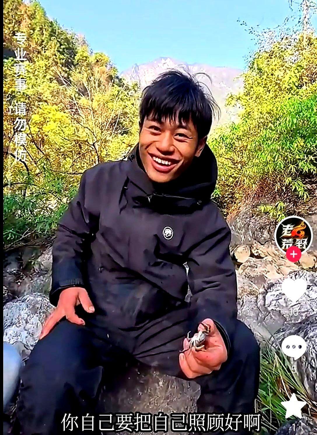 林北砍柴视频里羽绒服显长，网友就炸了，喊着开后门有黑幕？昨晚裁判长回应了——