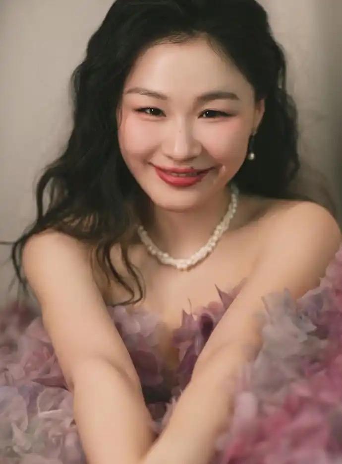 今天娱乐圈最大的瓜来了，原来金靖在繁花中的戏份被删了，王家卫录音曝光，对着金靖说