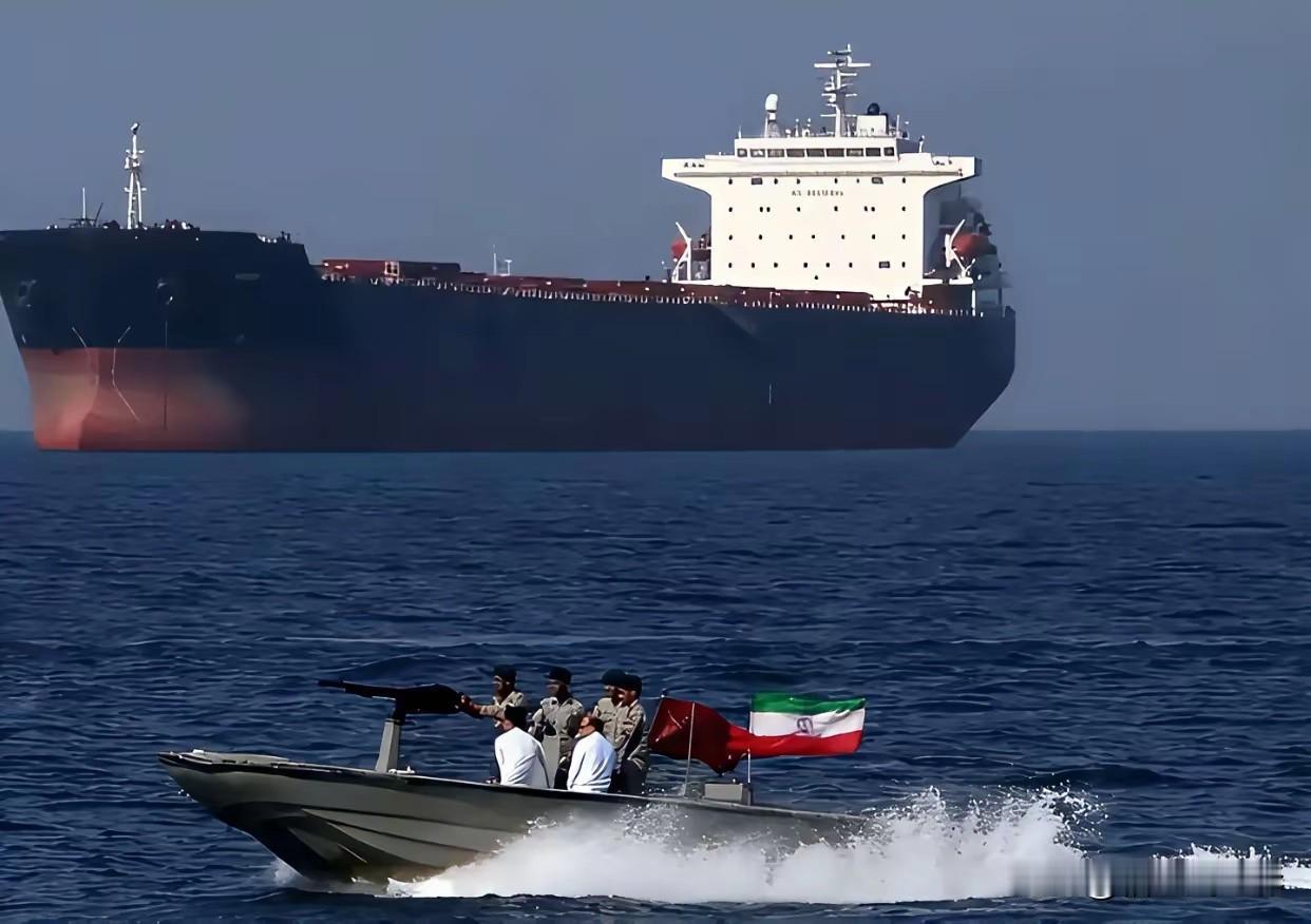 伊朗已经没有退路了！特朗普不打算直接打了，他换了个更狠的法子。4月29日，他