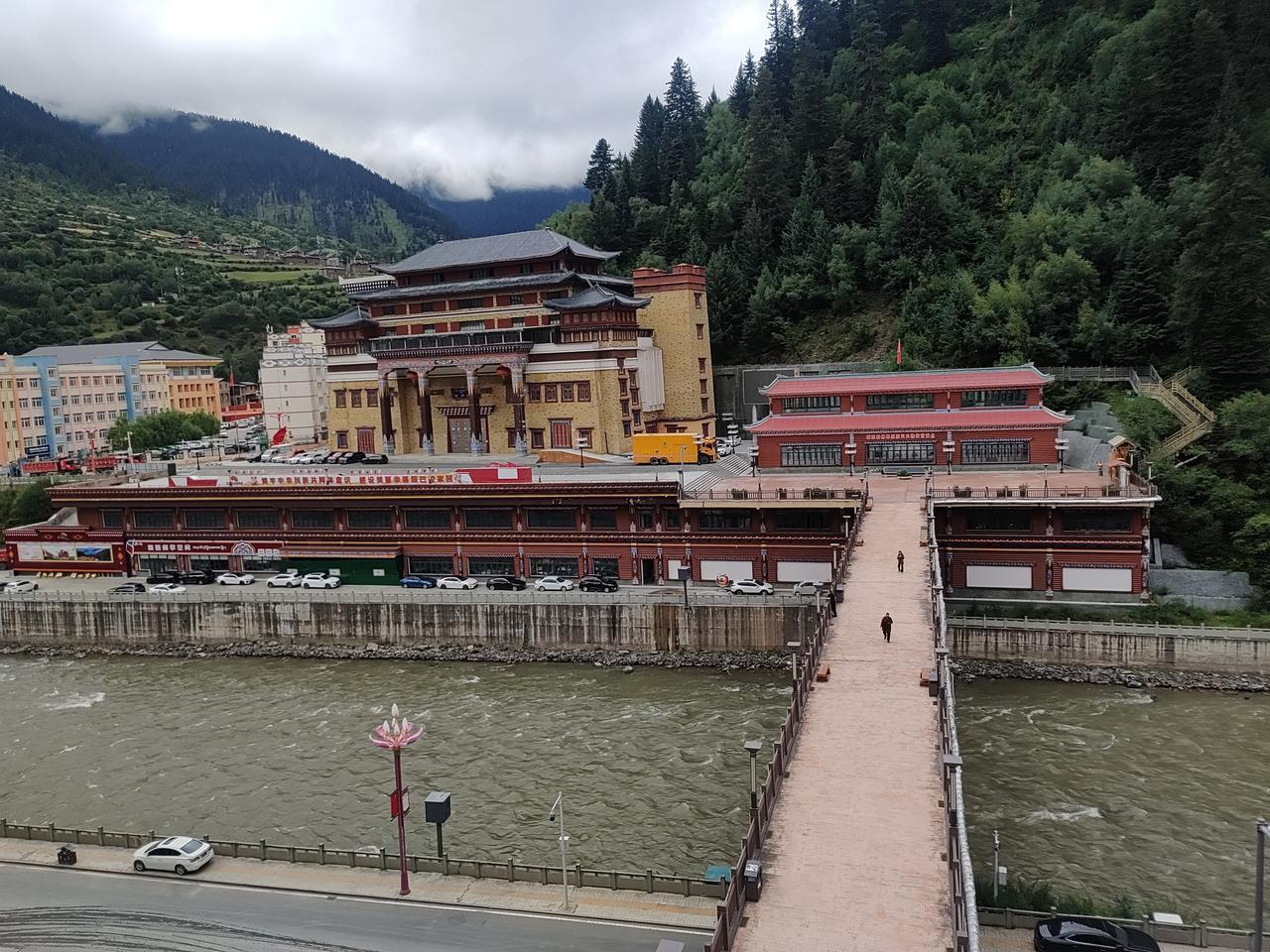 知道吗，川西县城大多如此城市建筑在河道两侧建筑永远是雕梁画栋同意不
