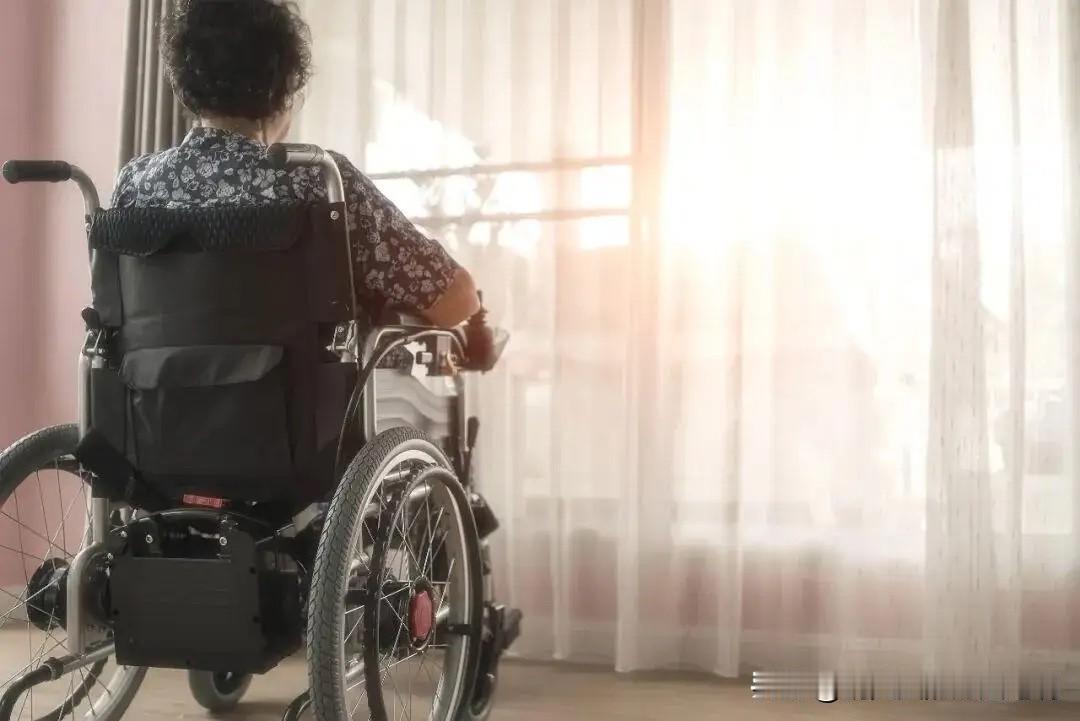 金钱面前，哪里还有什么亲情？湖北，老母亲立下遗嘱，谁给她养老送终，谁就能继承房产