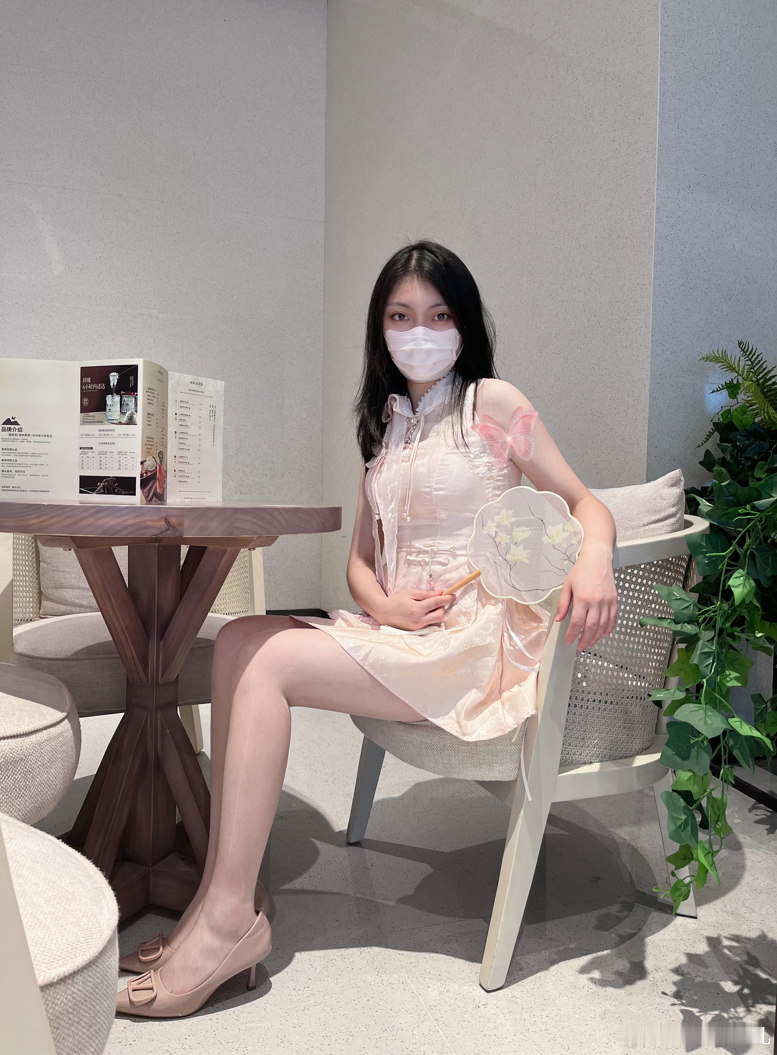 大家周末快乐哇～诱桃丝袜让想象失控周末时尚穿搭​​​