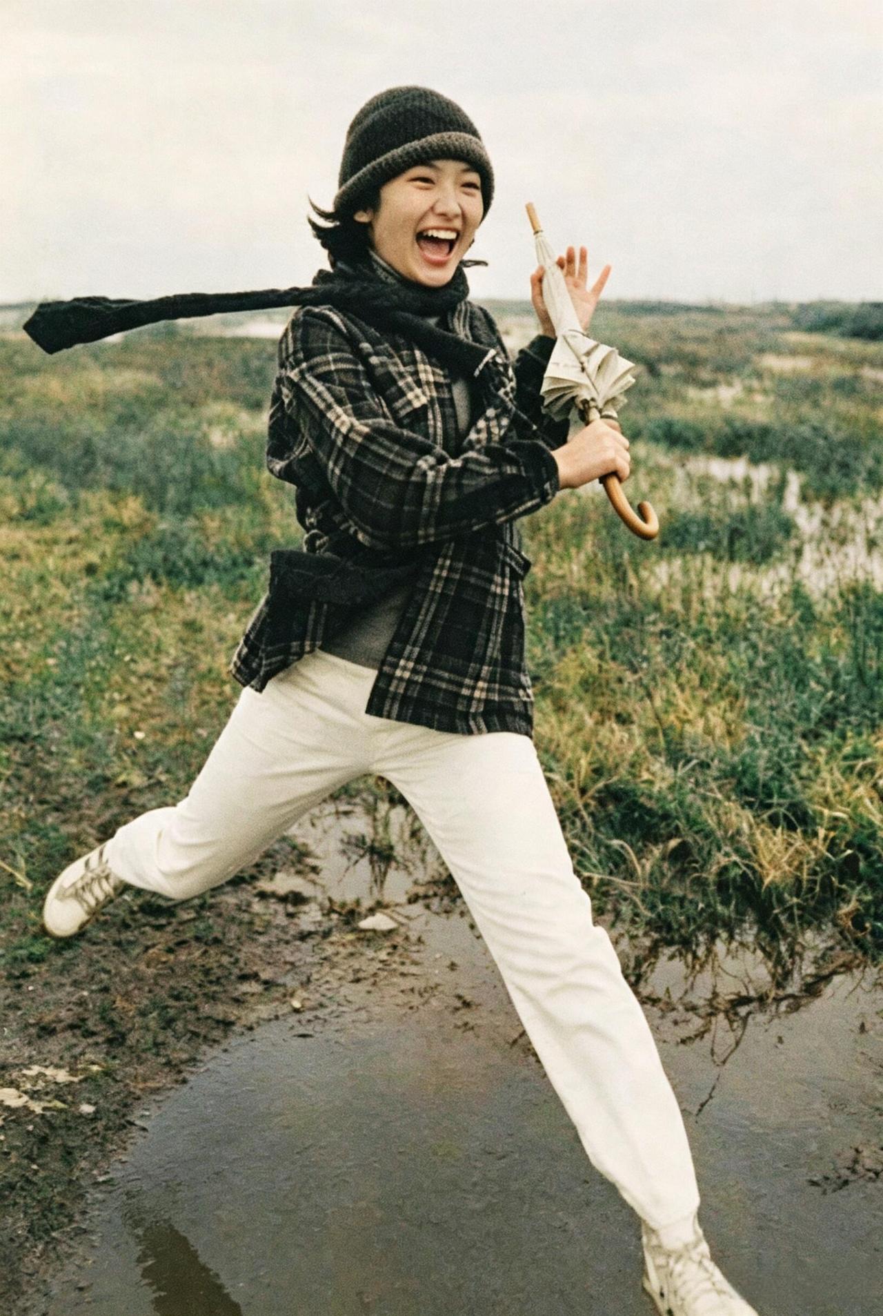 山口百惠能跨越时代被几代人记住，从来不止是长得好看。第一，是刚好赶上一个时