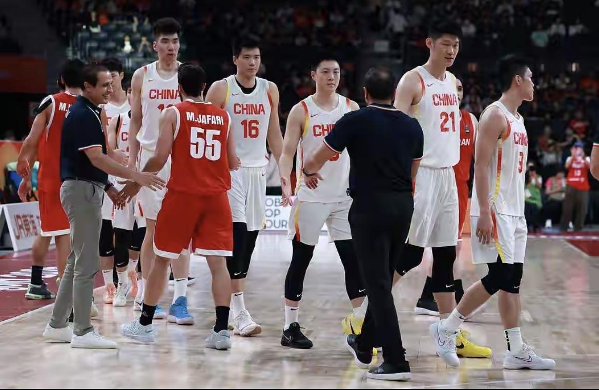 过分了，中国男篮疑似宣布新决定，总结又要白写，日本队占大便宜中国男篮在本次亚