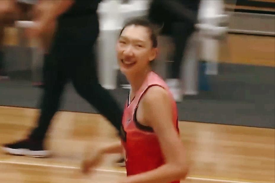 这是韩旭吗？一人盘活攻防两端，首发出战砍下18分8篮板。2月1日