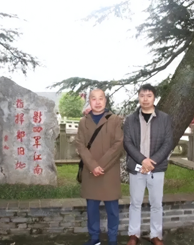 2021年春，粟裕长孙粟志军和陈毅孙子陈正国来到江苏溧阳新四军旧址。他们在此缅